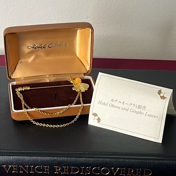 Hotel Okura Other - VTG Hotel Okura Very Rare 1950's Japan Gold Tone Gingko Leaves Hat Pin